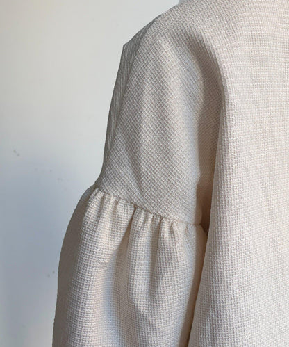 可用於正式場合的喇叭袖花呢夾克