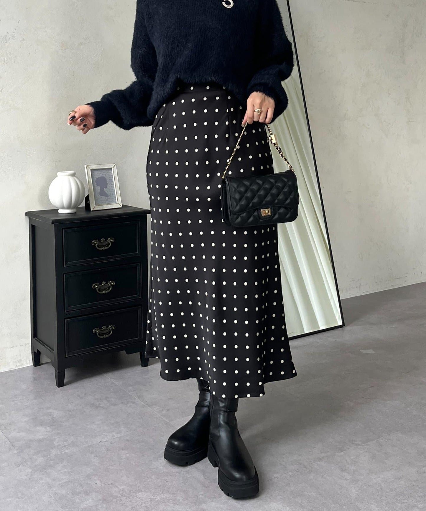 緞面波點斜裁半身裙