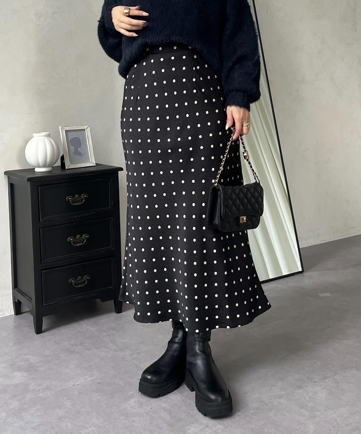 緞面波點斜裁半身裙