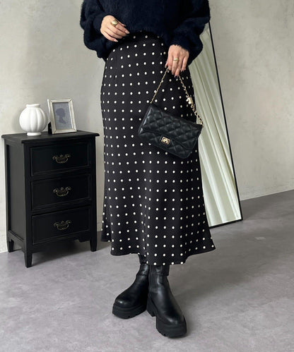 緞面波點斜裁半身裙