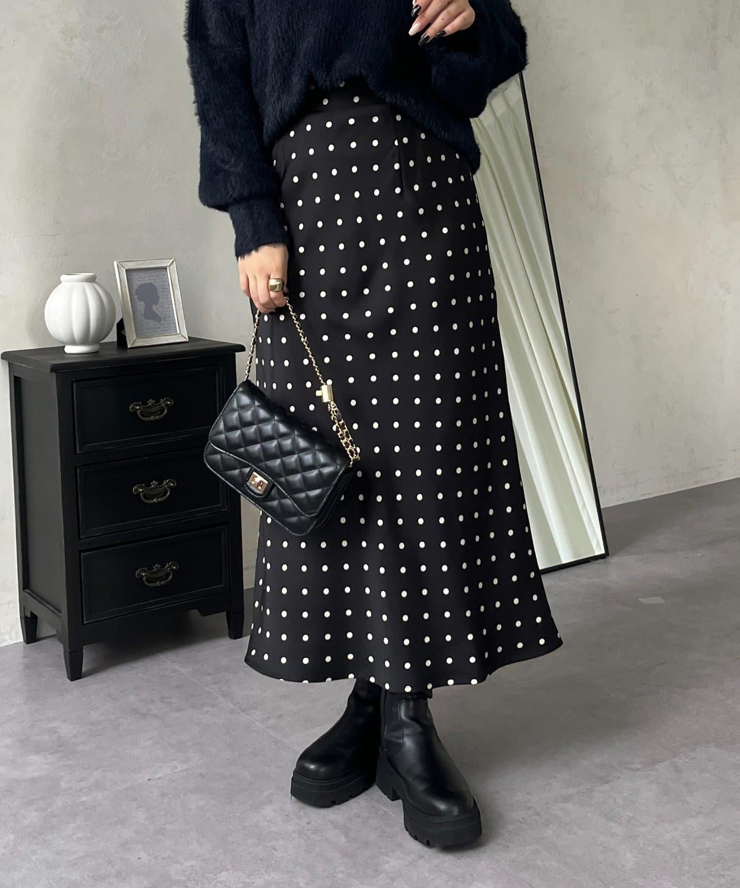 緞面波點斜裁半身裙