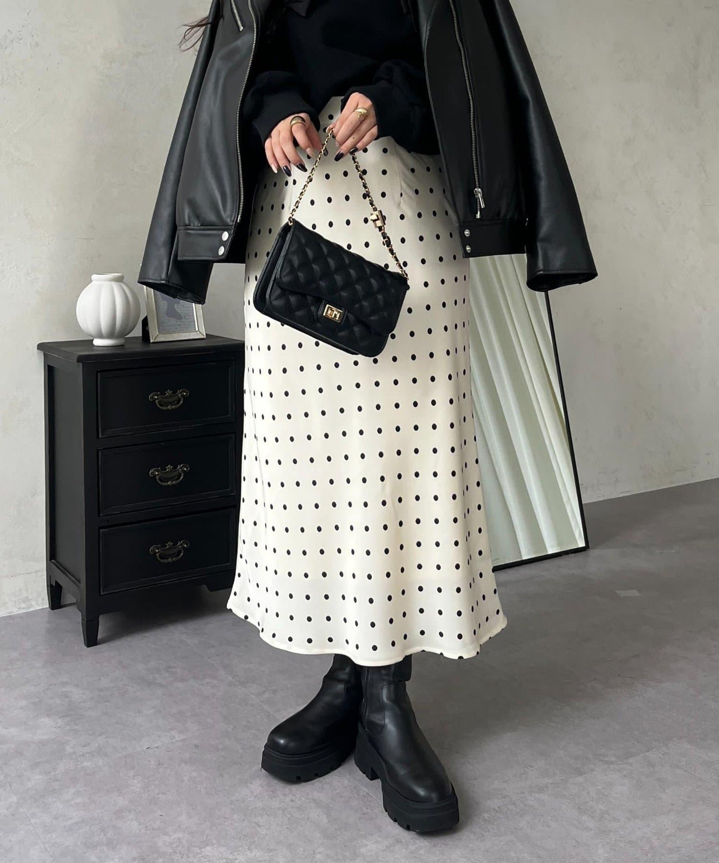 緞面波點斜裁半身裙