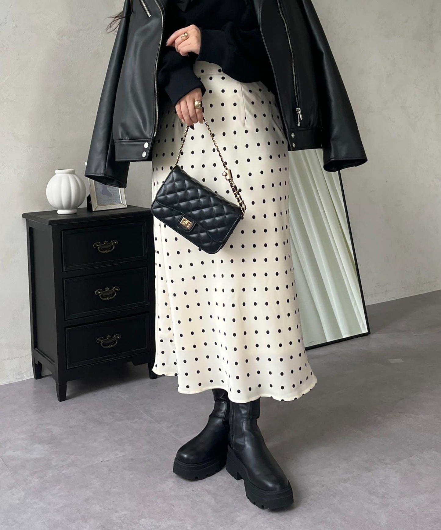 緞面波點斜裁半身裙