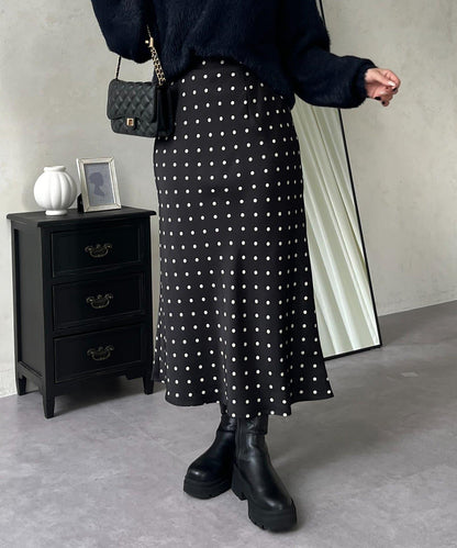 緞面波點斜裁半身裙