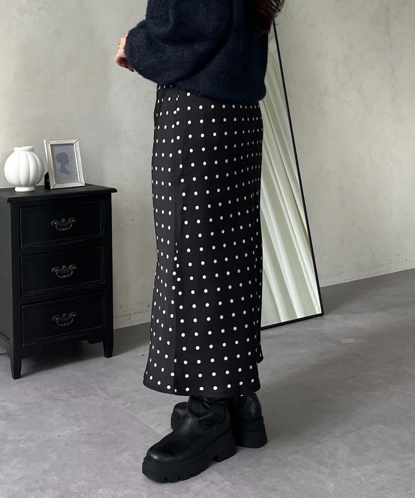 緞面波點斜裁半身裙