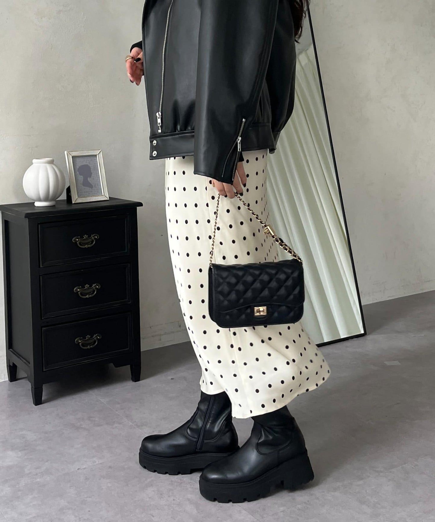 緞面波點斜裁半身裙