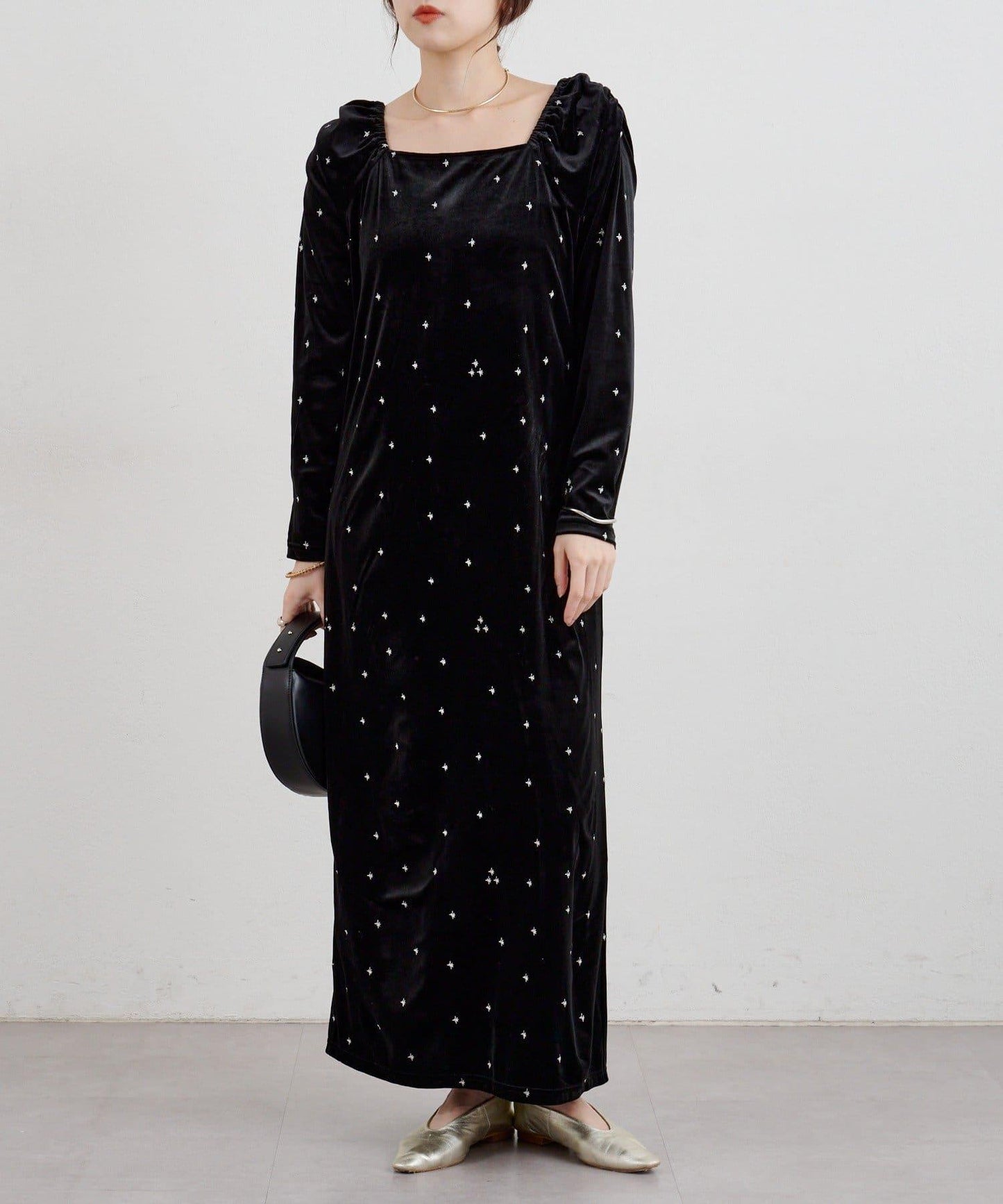 天鵝絨刺繡連衣裙