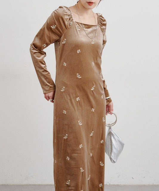 天鵝絨刺繡連衣裙