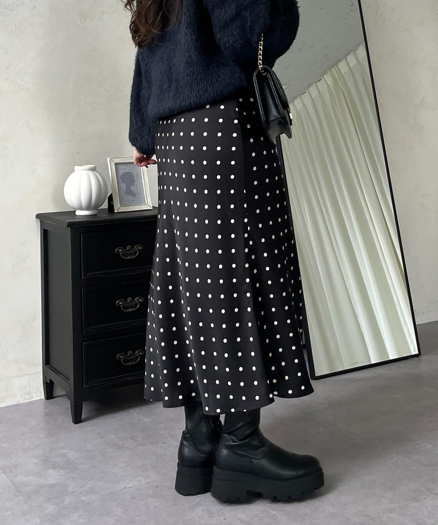 緞面波點斜裁半身裙