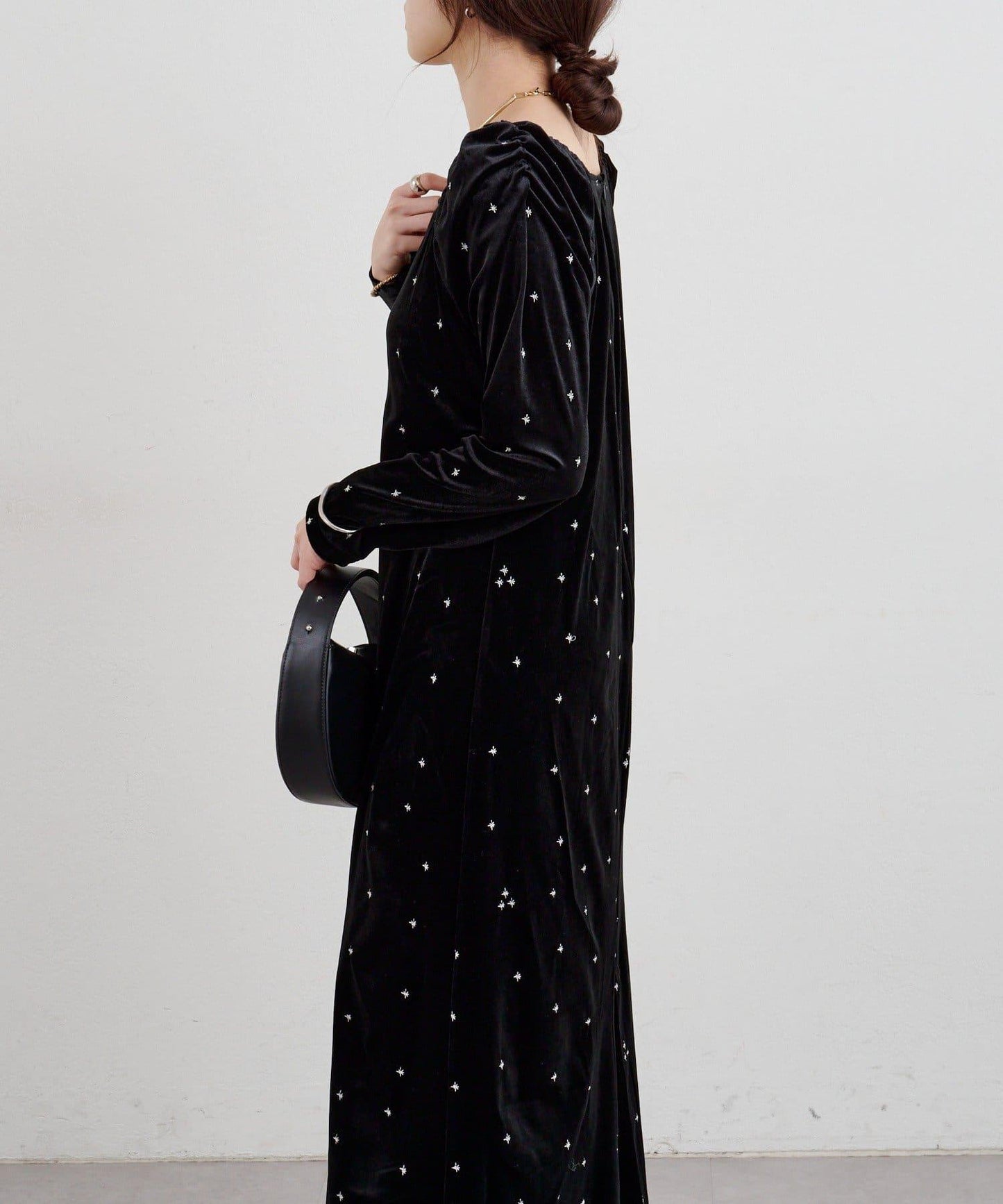 天鵝絨刺繡連衣裙