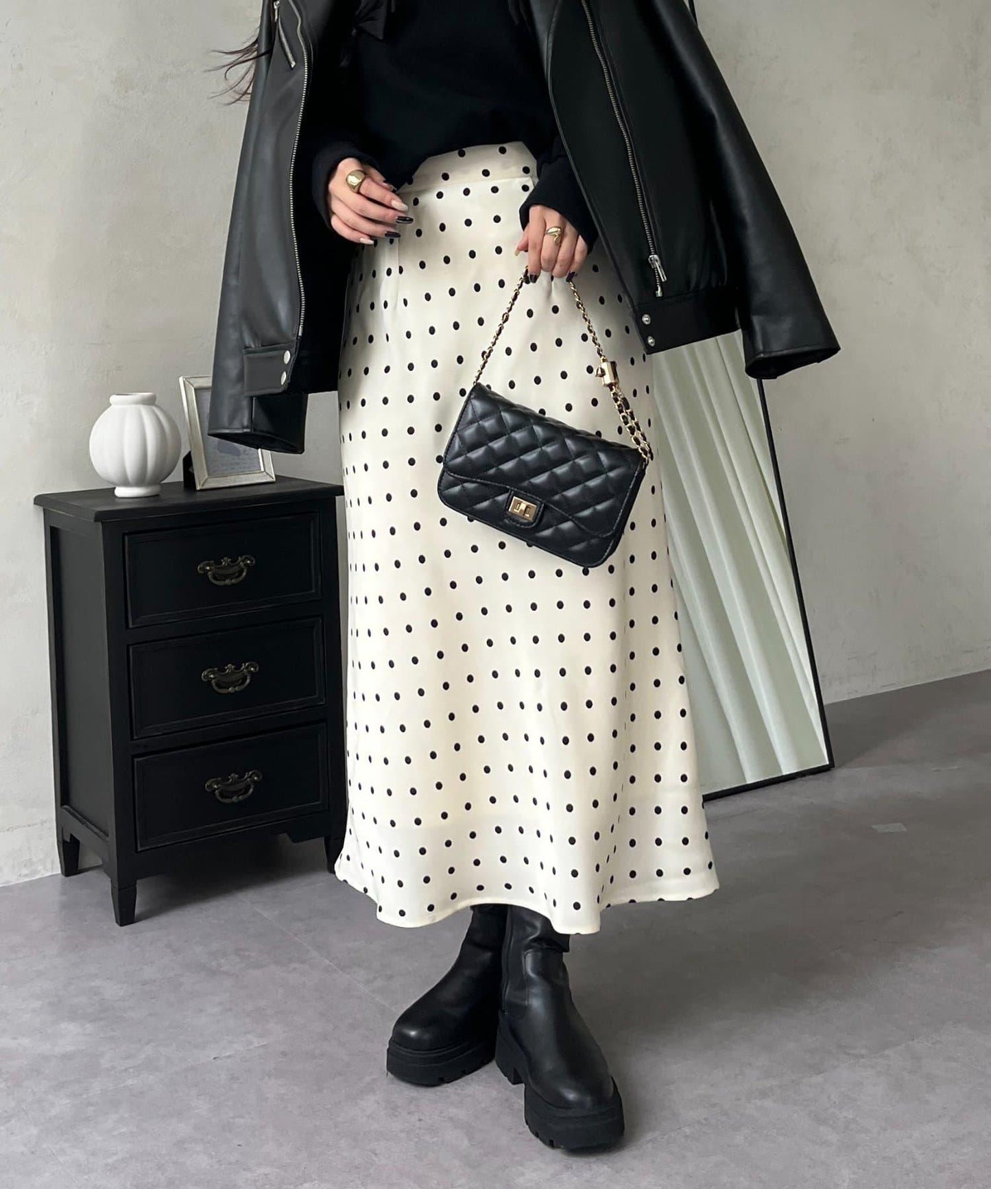 緞面波點斜裁半身裙