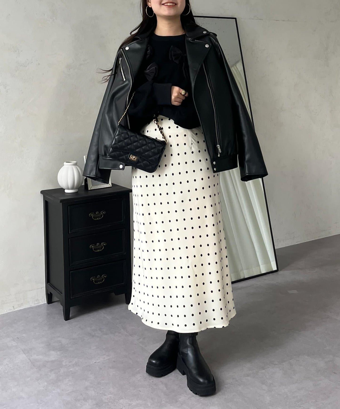 緞面波點斜裁半身裙