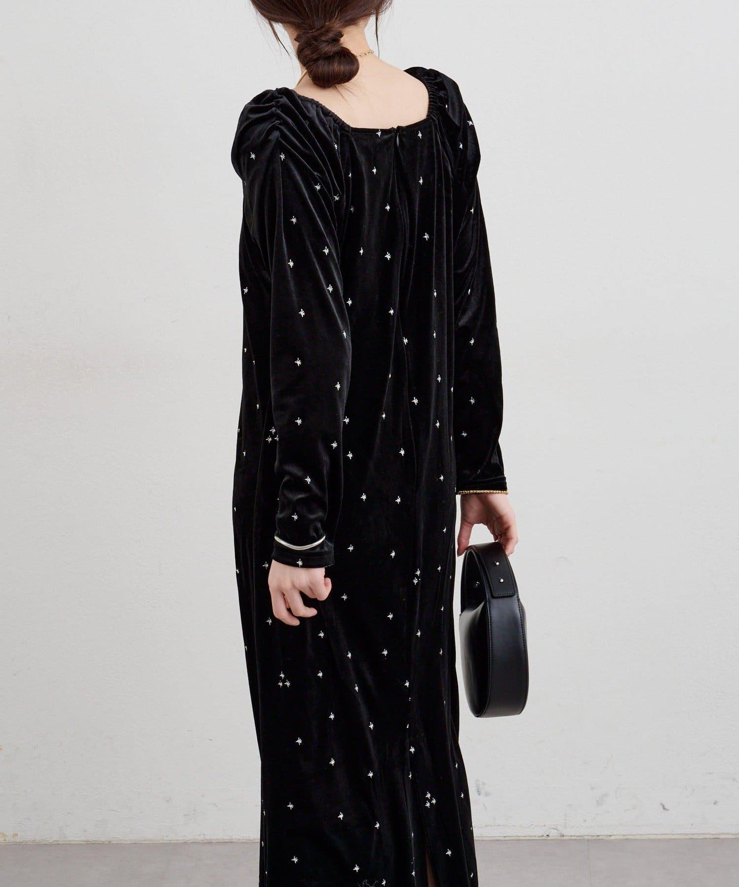 天鵝絨刺繡連衣裙