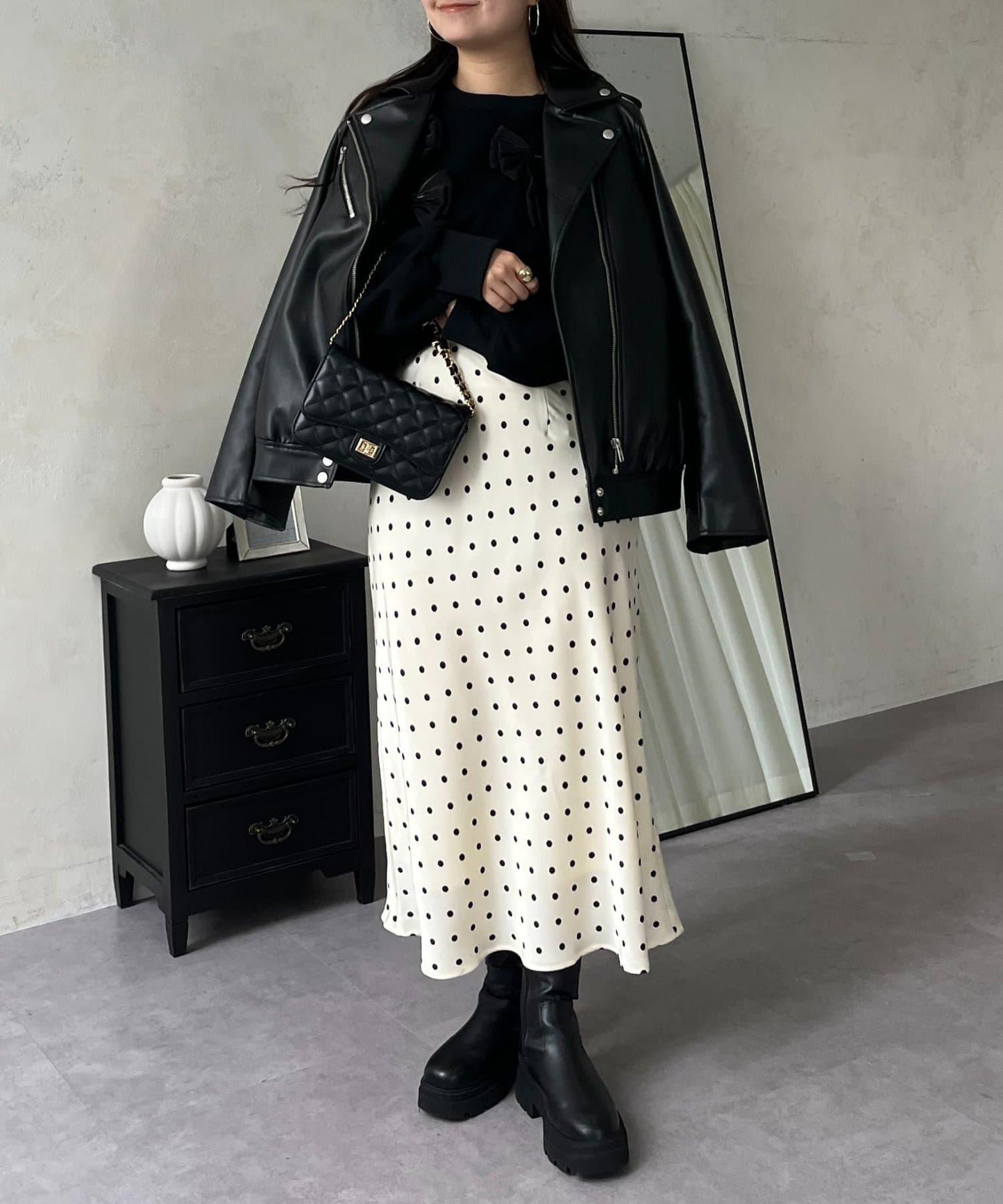 緞面波點斜裁半身裙