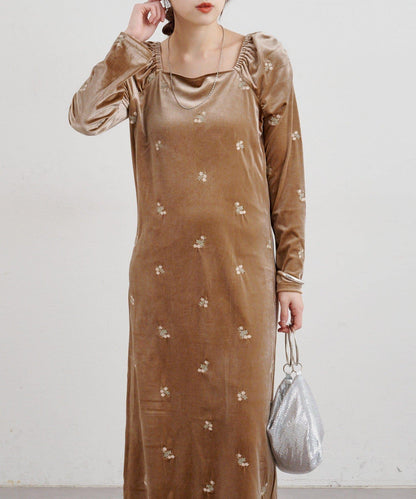 天鵝絨刺繡連衣裙