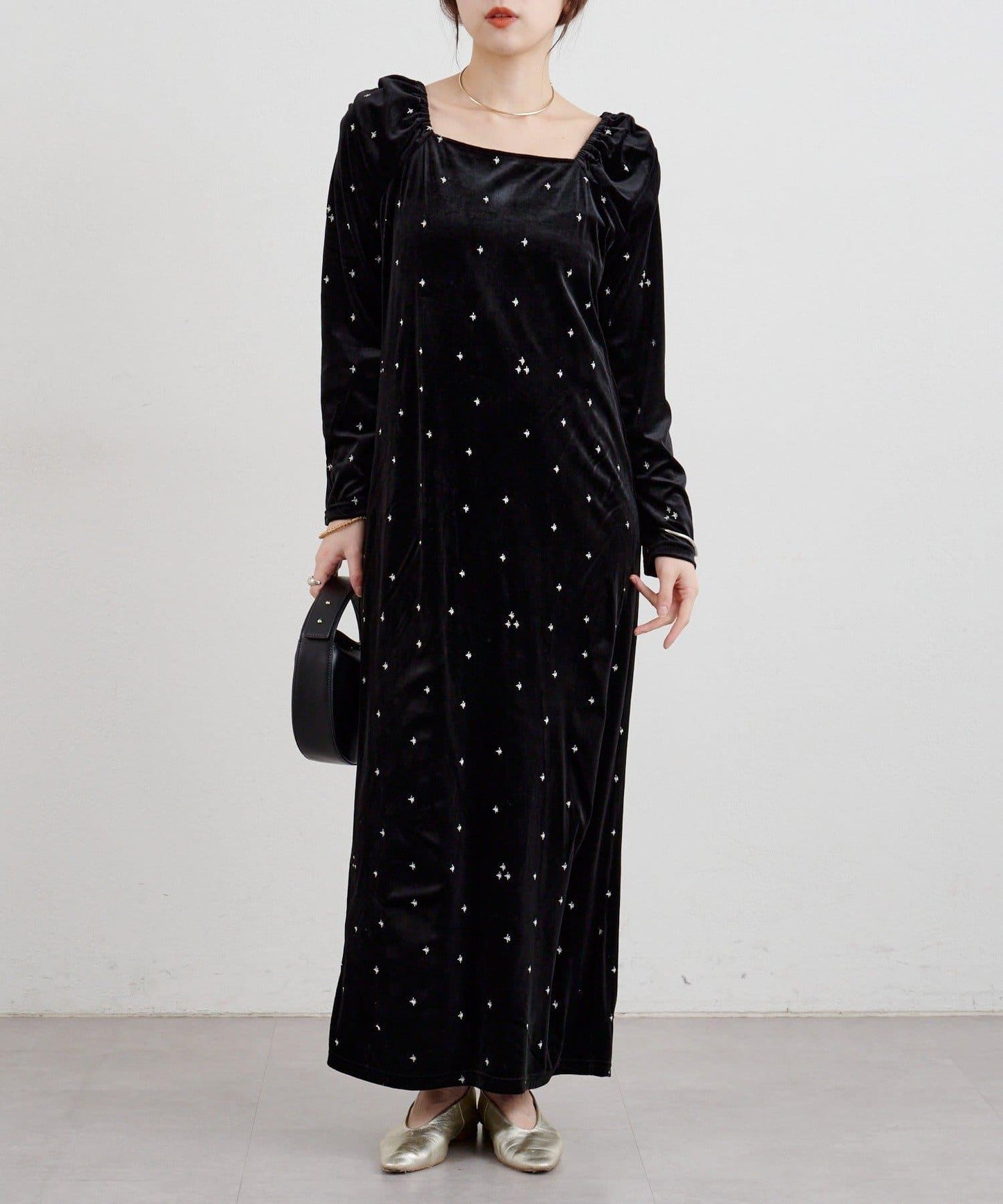 天鵝絨刺繡連衣裙