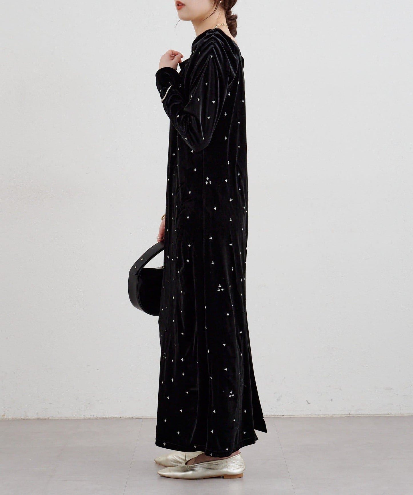 天鵝絨刺繡連衣裙