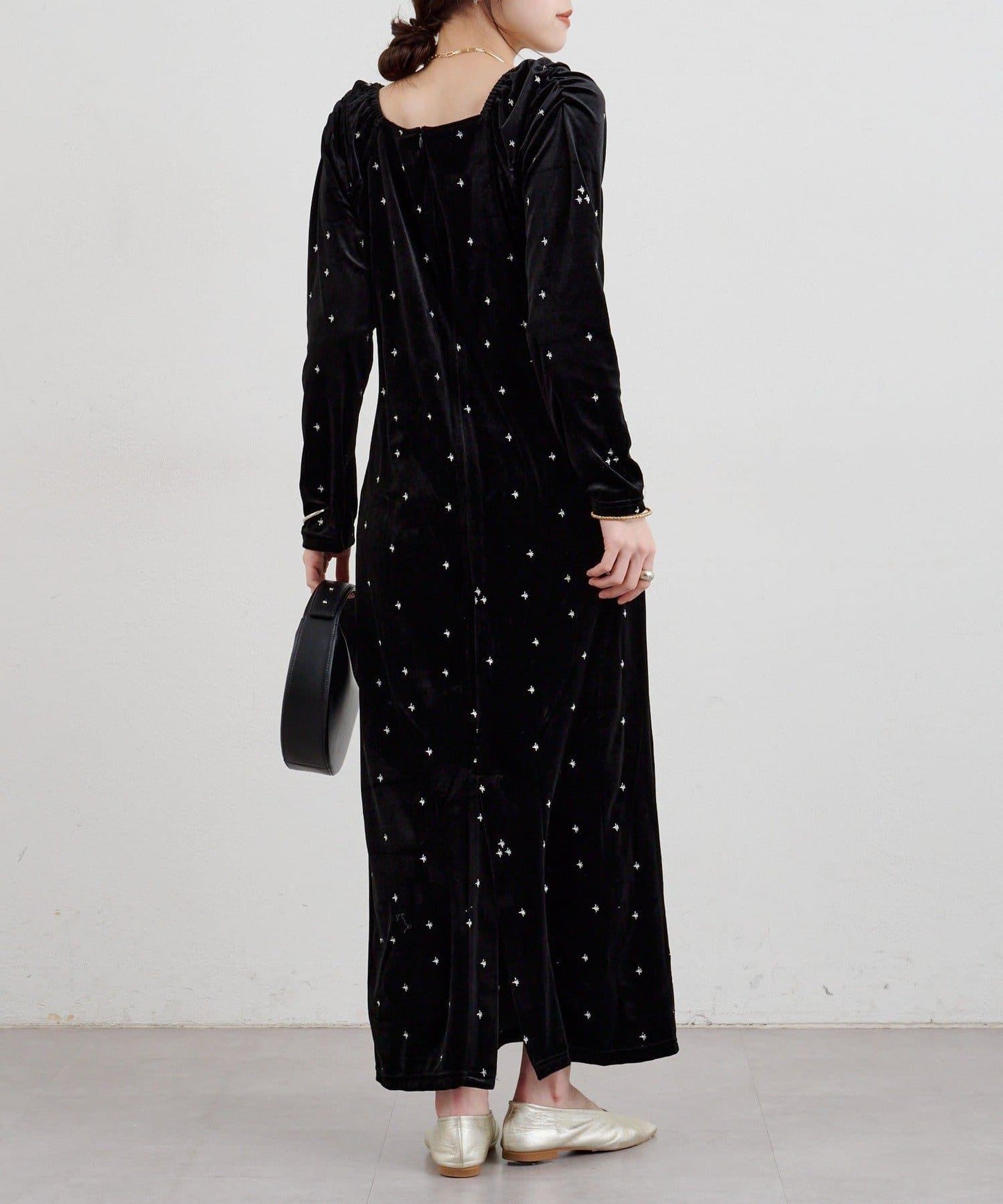 天鵝絨刺繡連衣裙