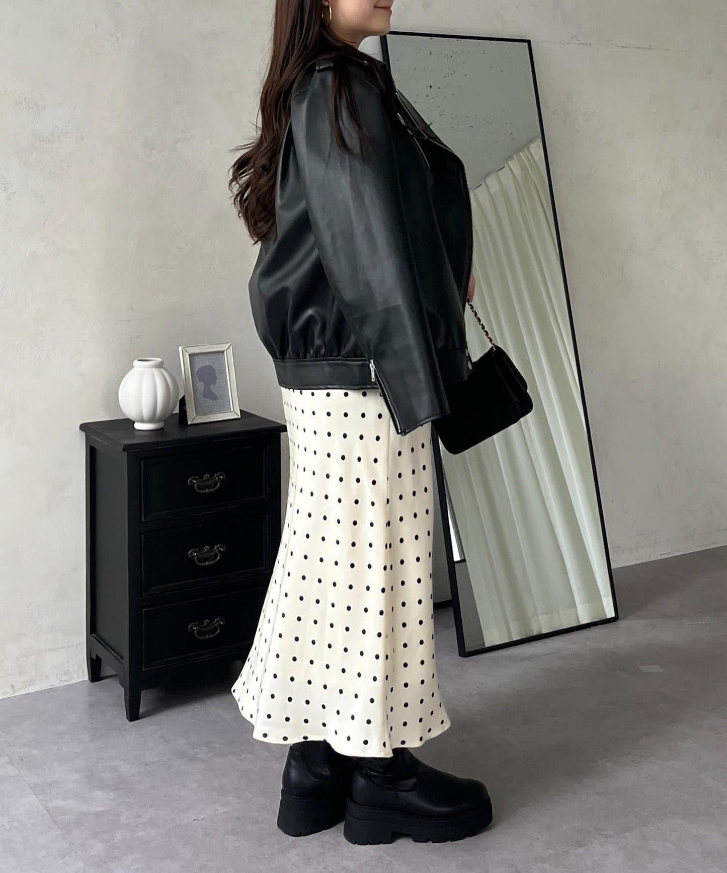 緞面波點斜裁半身裙