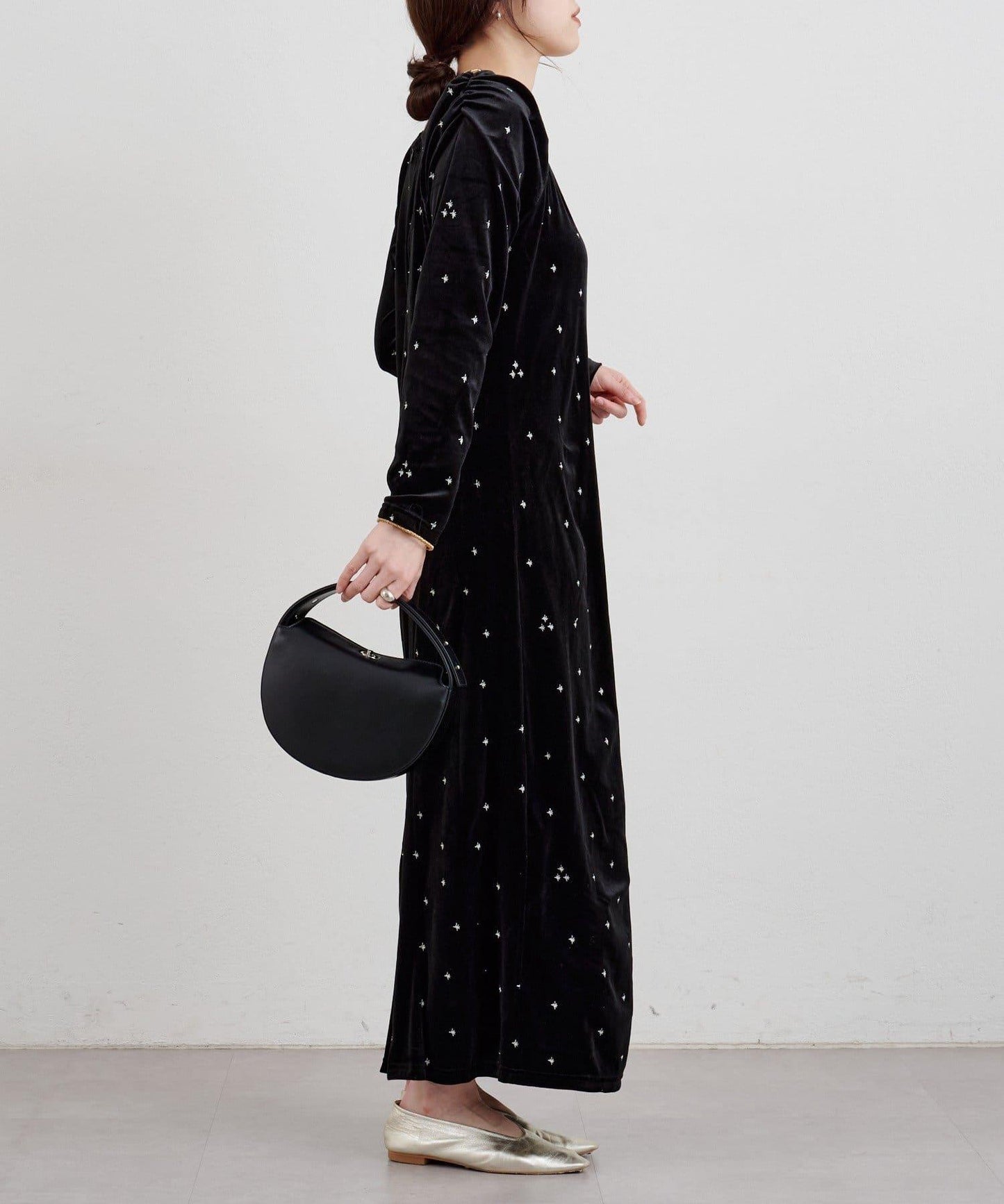 天鵝絨刺繡連衣裙