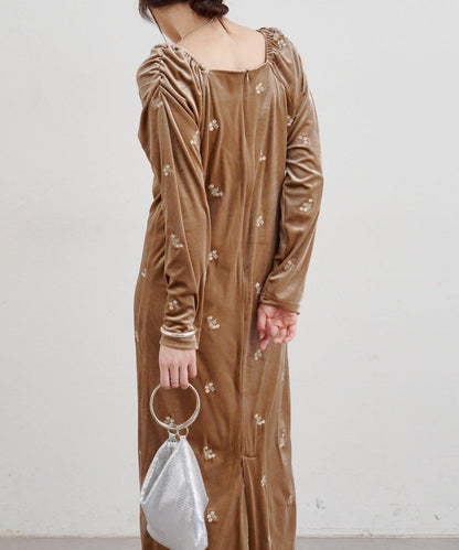 天鵝絨刺繡連衣裙