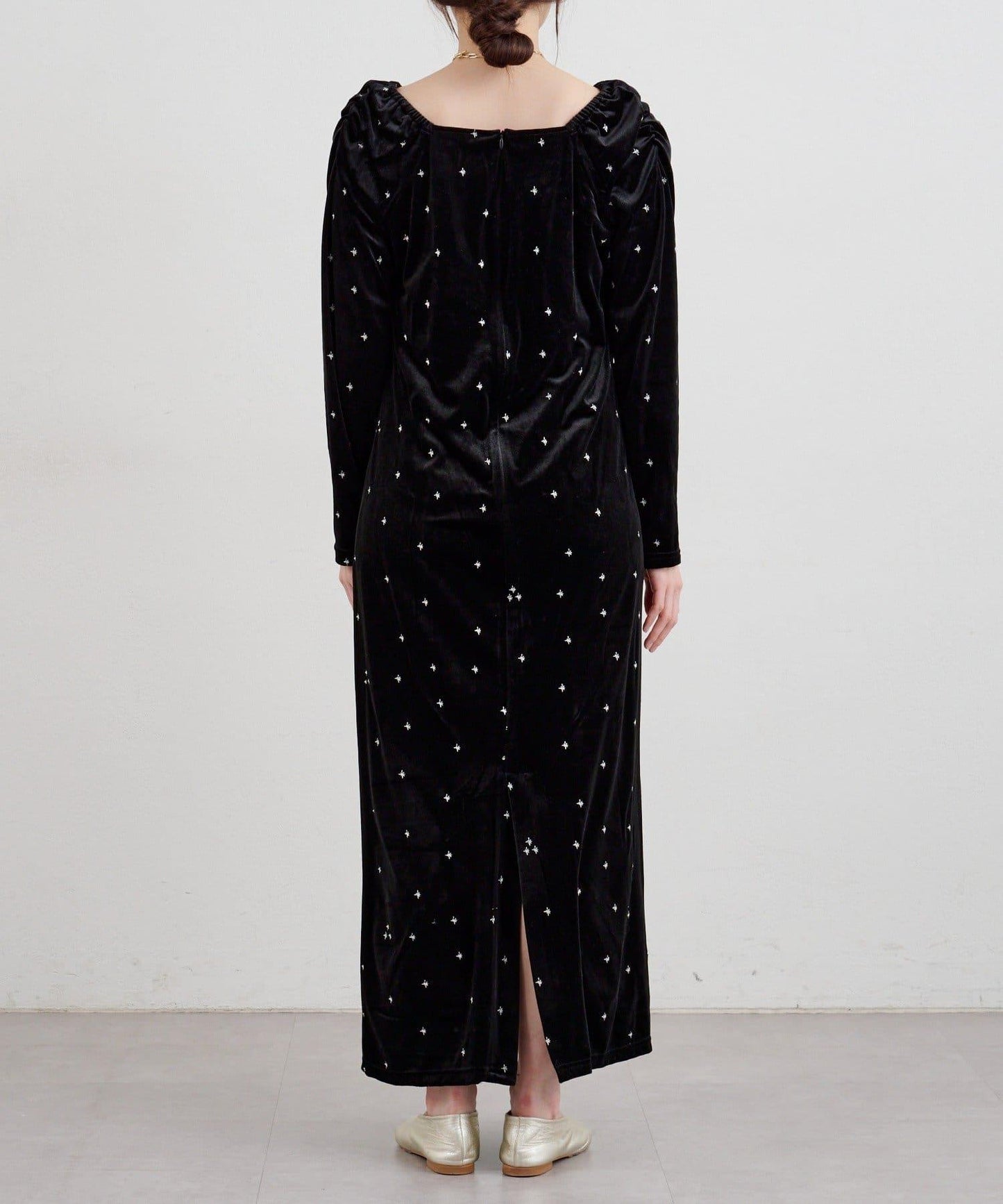 天鵝絨刺繡連衣裙