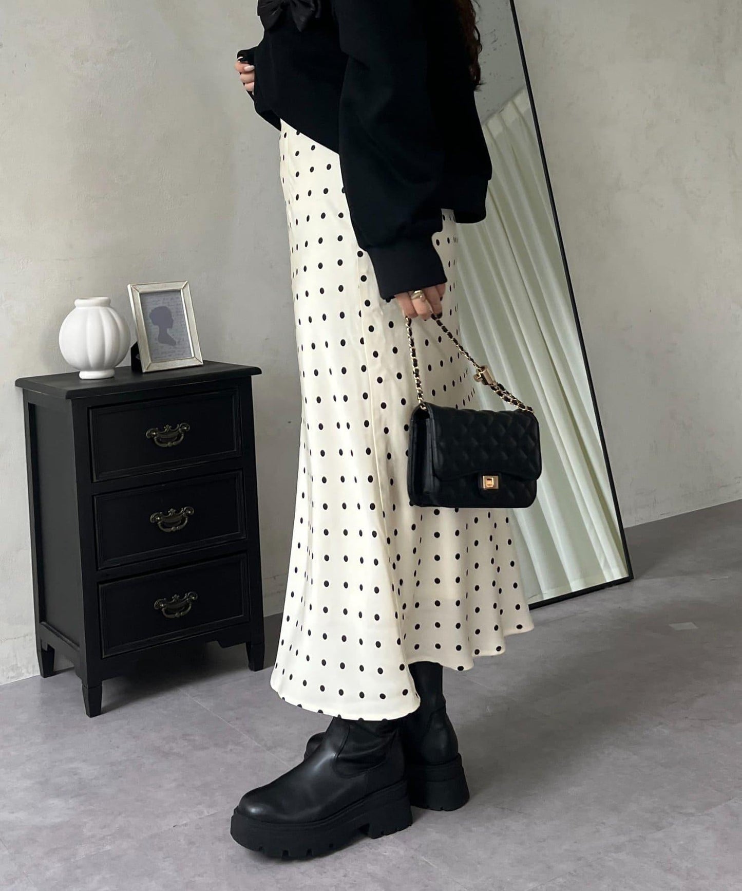 緞面波點斜裁半身裙