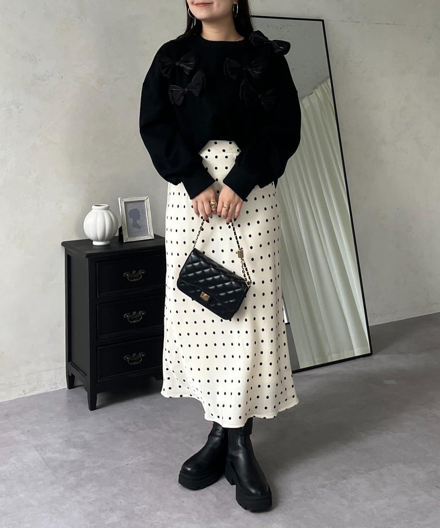 緞面波點斜裁半身裙