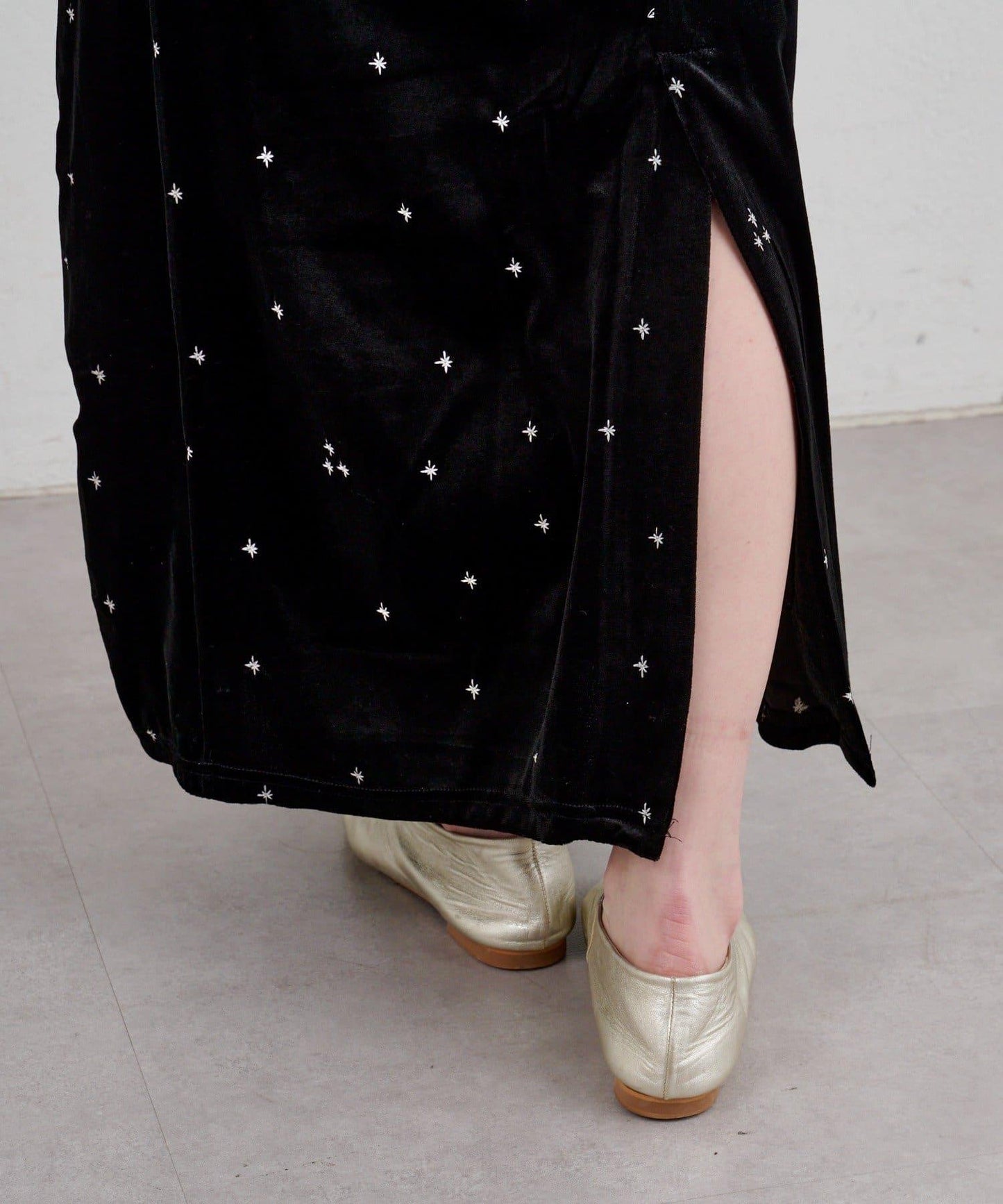 天鵝絨刺繡連衣裙