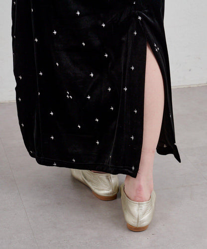 天鵝絨刺繡連衣裙