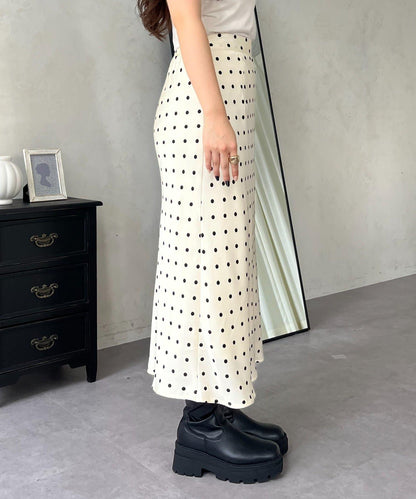 緞面波點斜裁半身裙