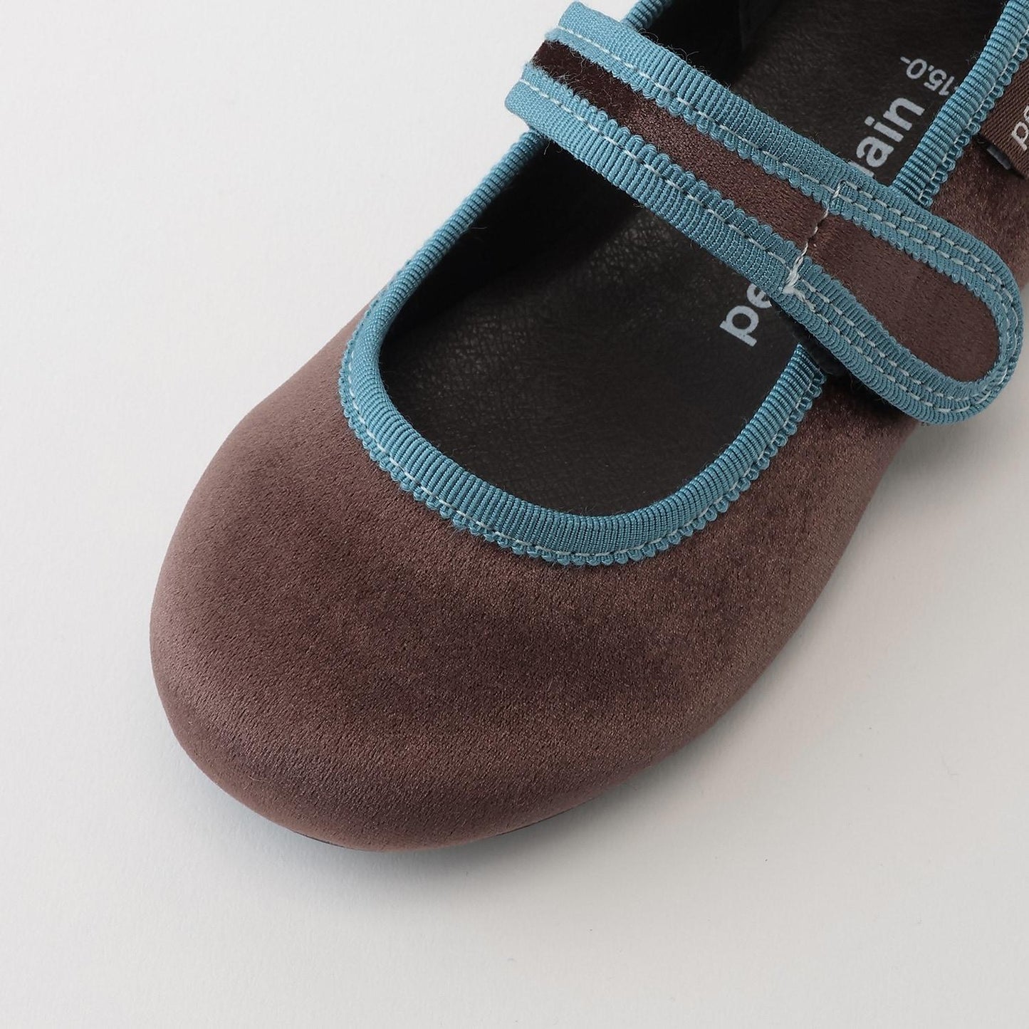 單帶天鵝絨女鞋