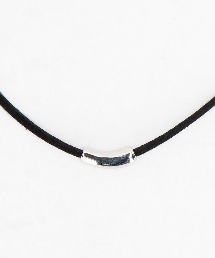 帶有細膩吊飾的繩索項鍊