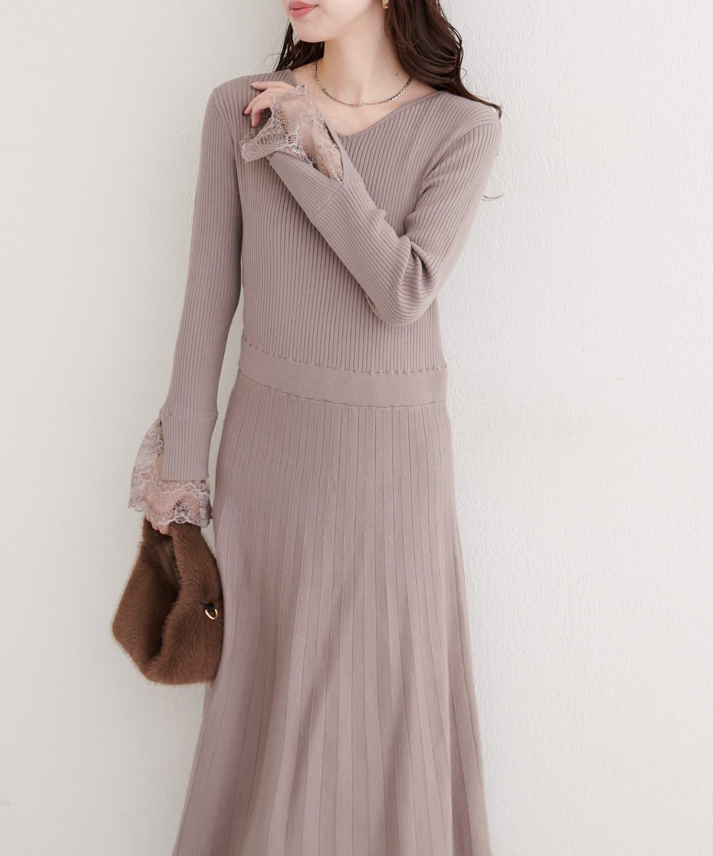 袖口蕾絲針織連衣裙