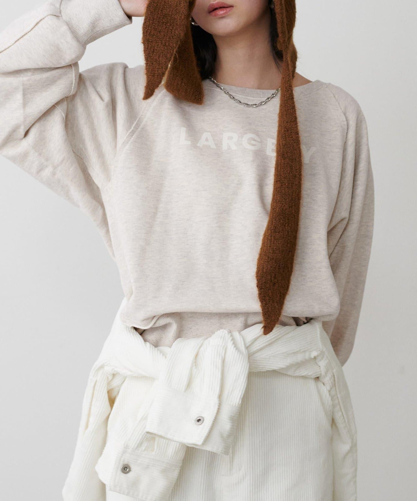 前後兩穿插肩袖字母印花衛衣