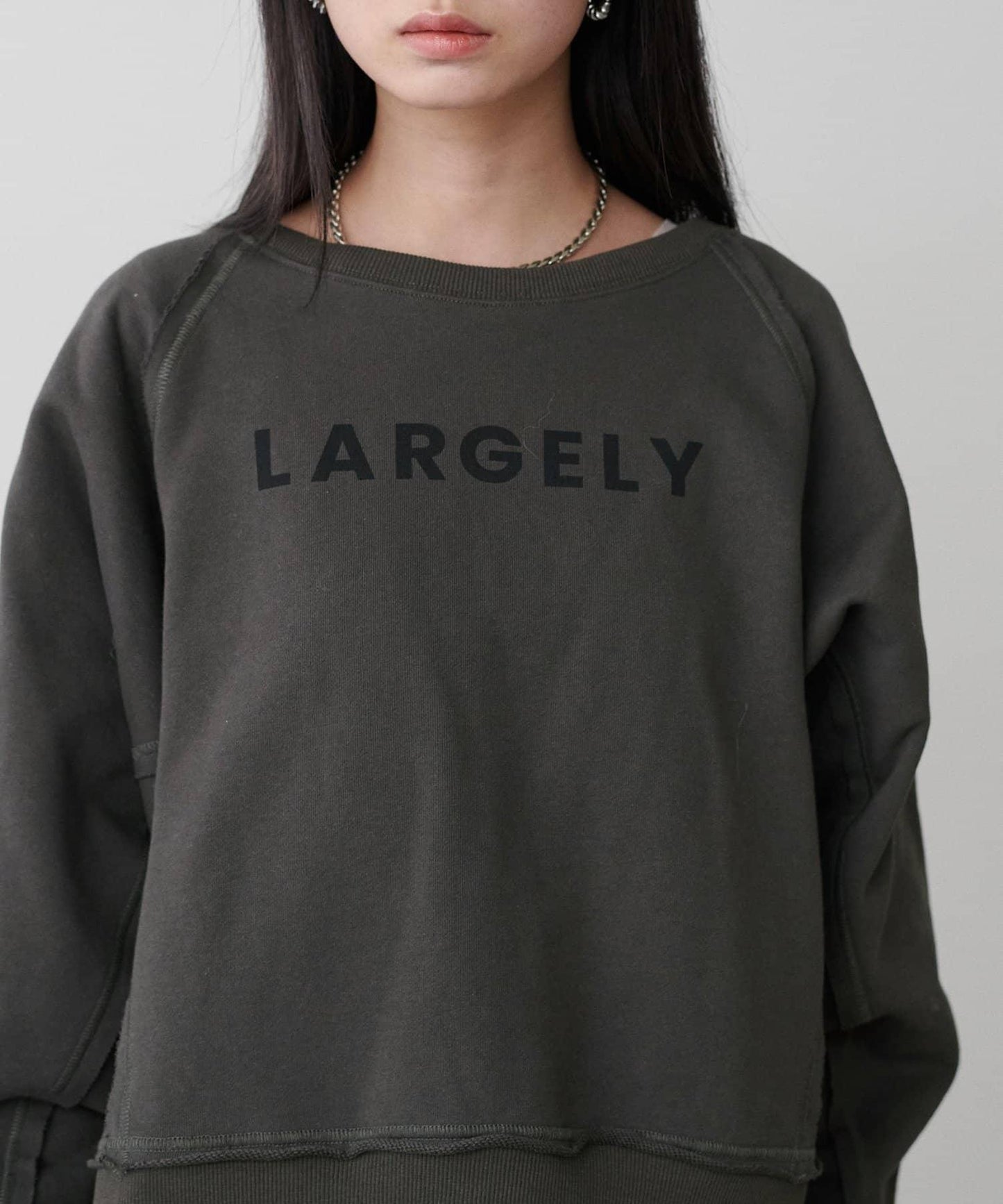 前後兩穿插肩袖字母印花衛衣