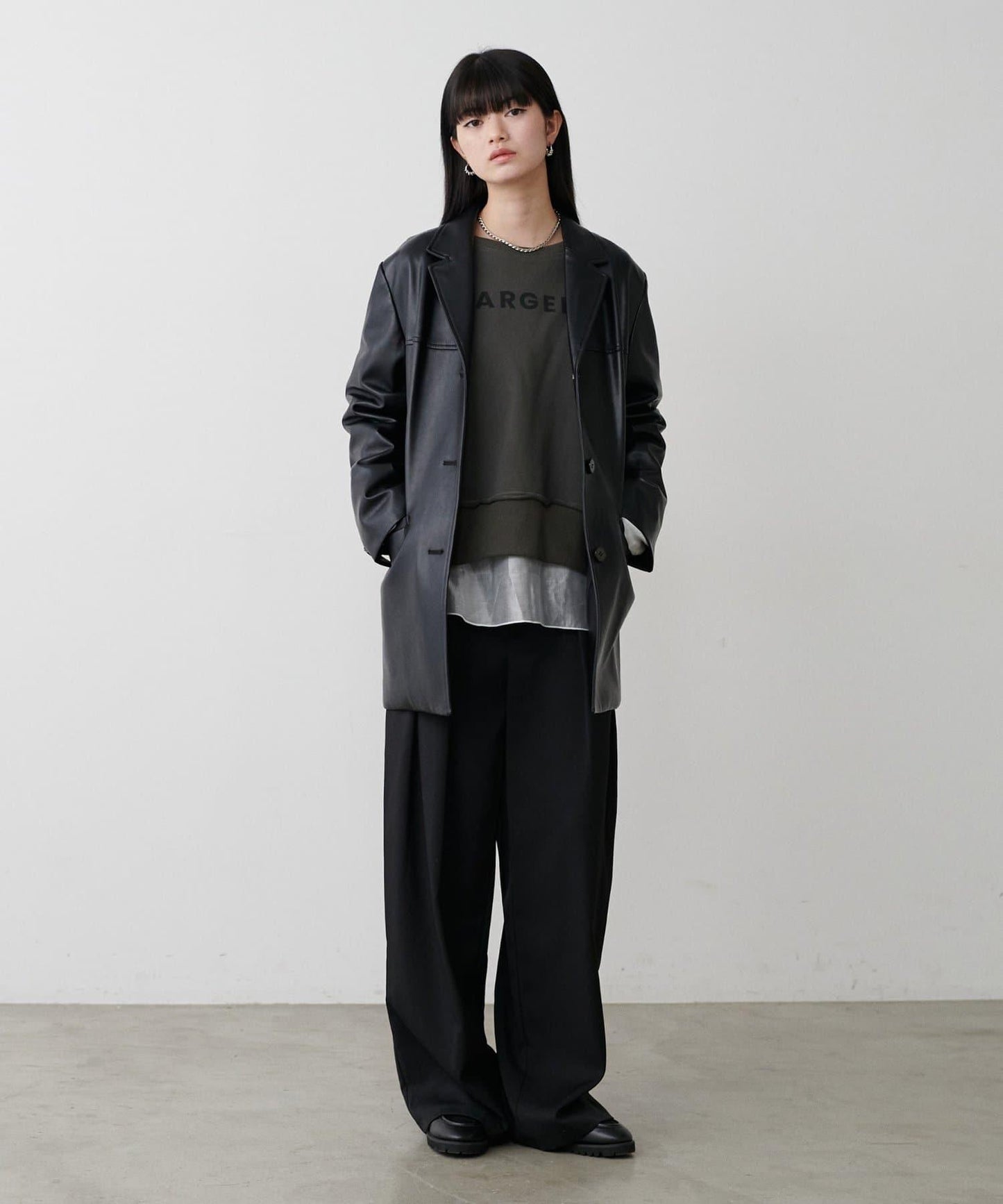 前後兩穿插肩袖字母印花衛衣