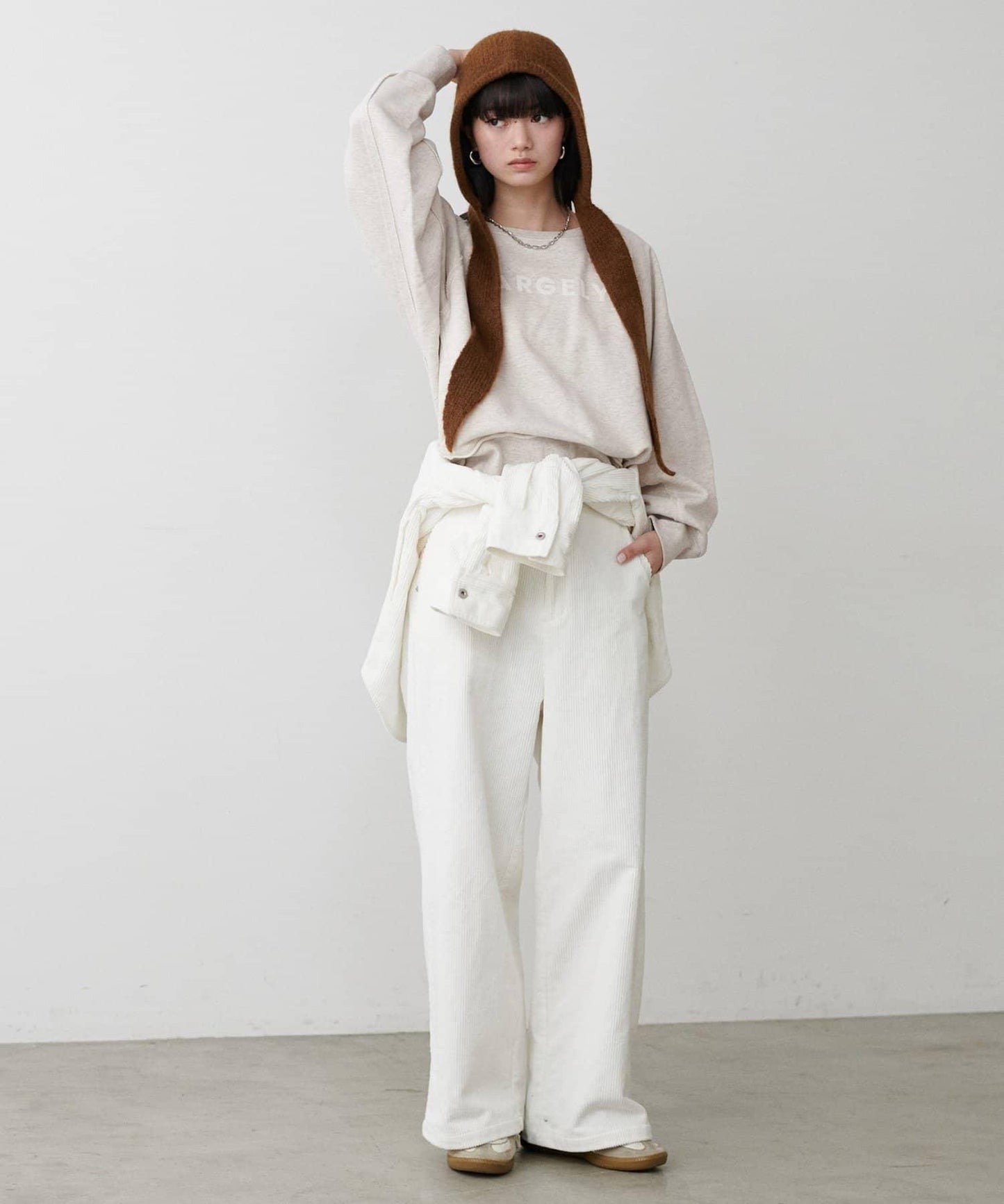 前後兩穿插肩袖字母印花衛衣