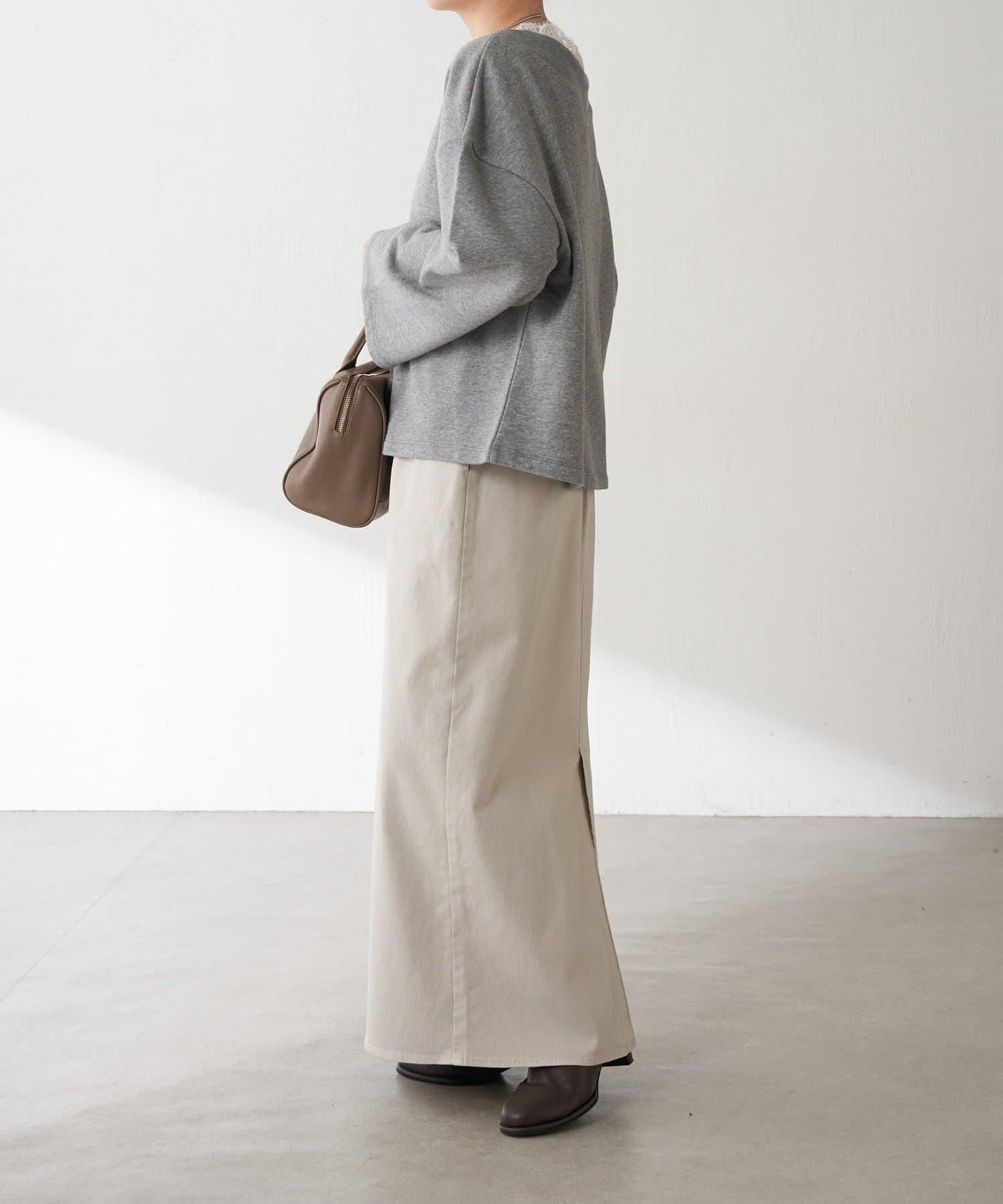 【顯高級感/小臉效果】蕾絲V領衛衣