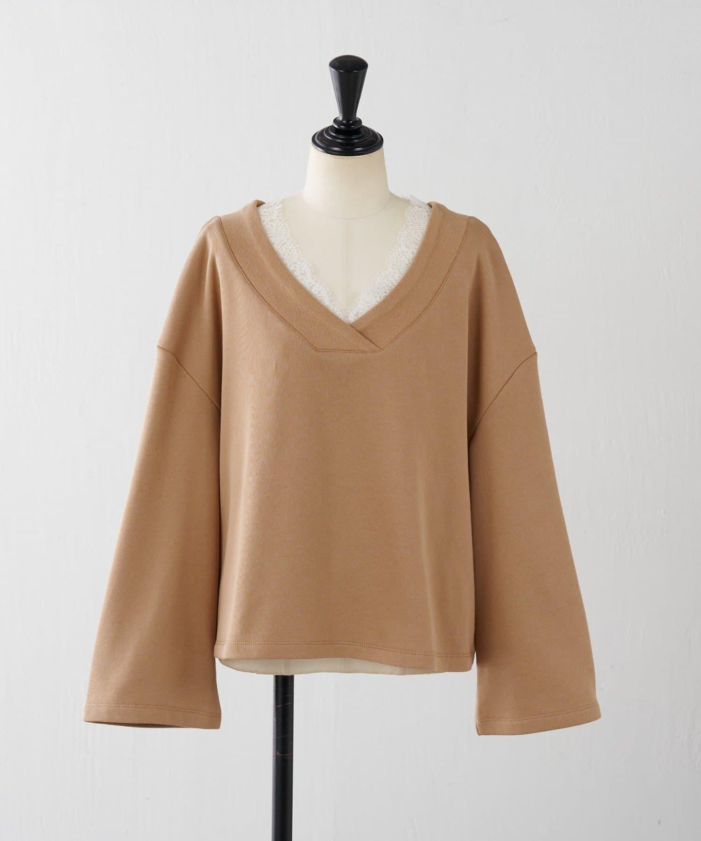 【顯高級感/小臉效果】蕾絲V領衛衣