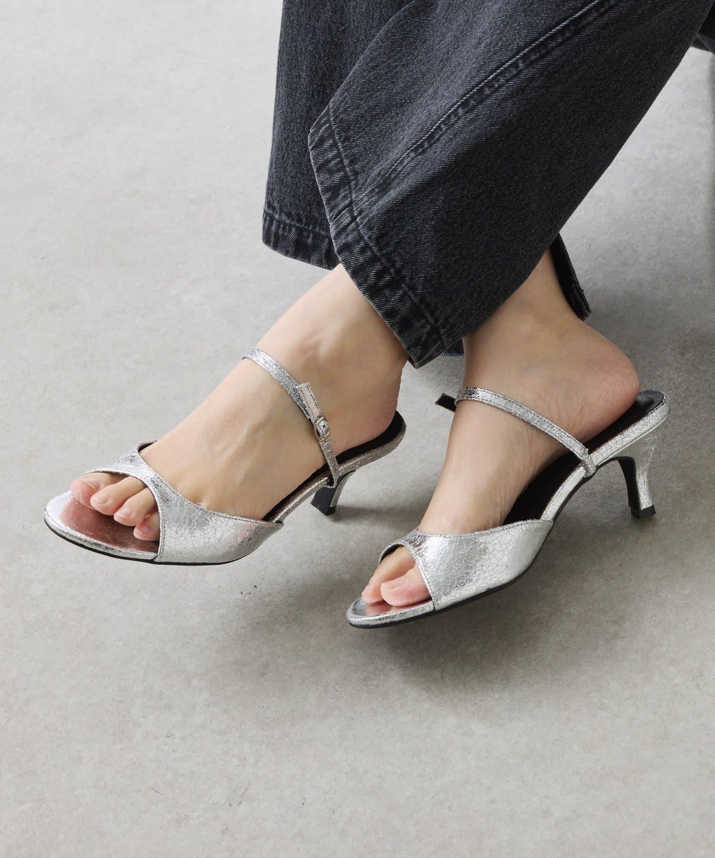 【PAPILLONNER/パピヨネ】金屬質感圓頭涼鞋