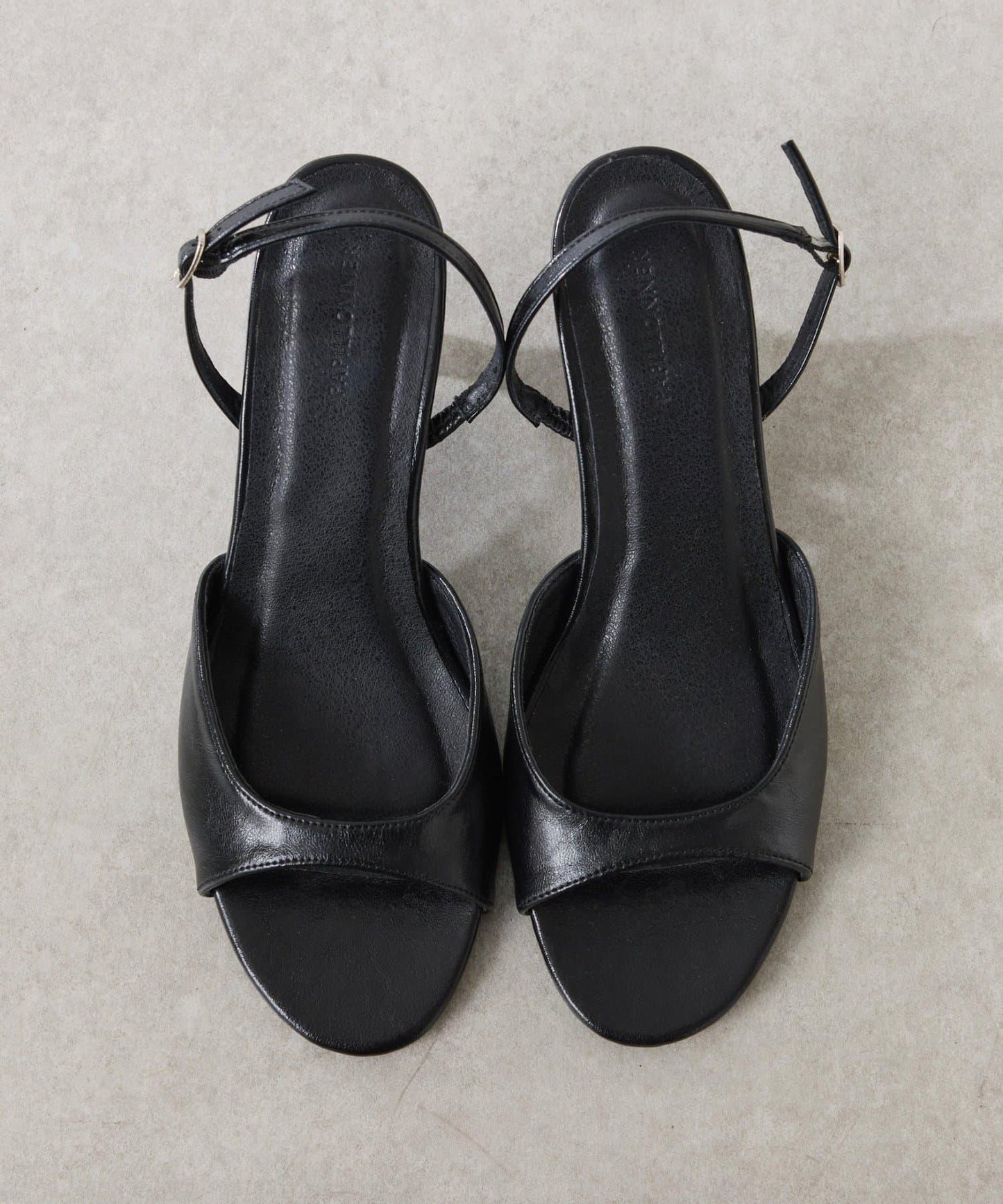 【PAPILLONNER/パピヨネ】金屬質感圓頭涼鞋