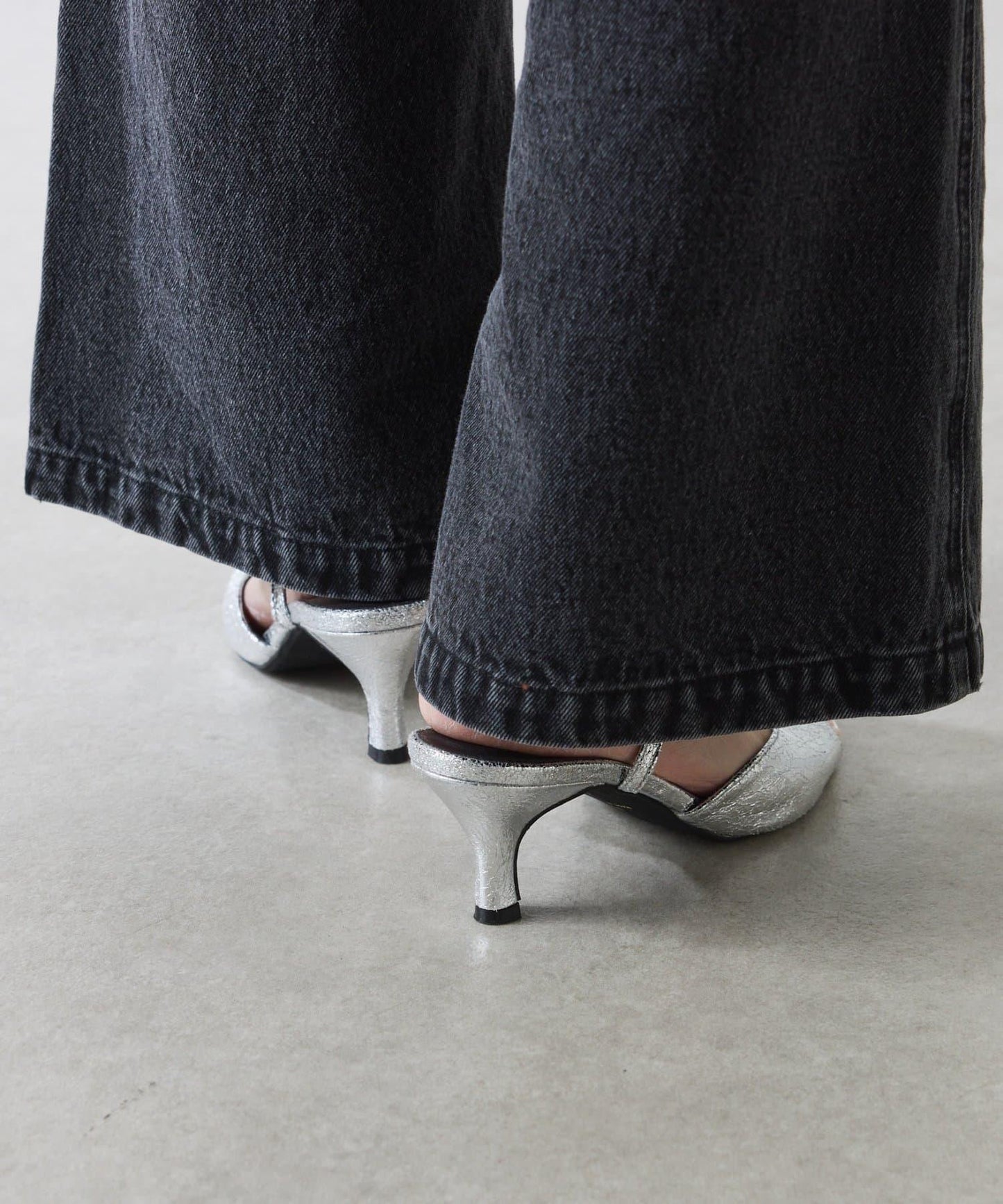 【PAPILLONNER/パピヨネ】金屬質感圓頭涼鞋