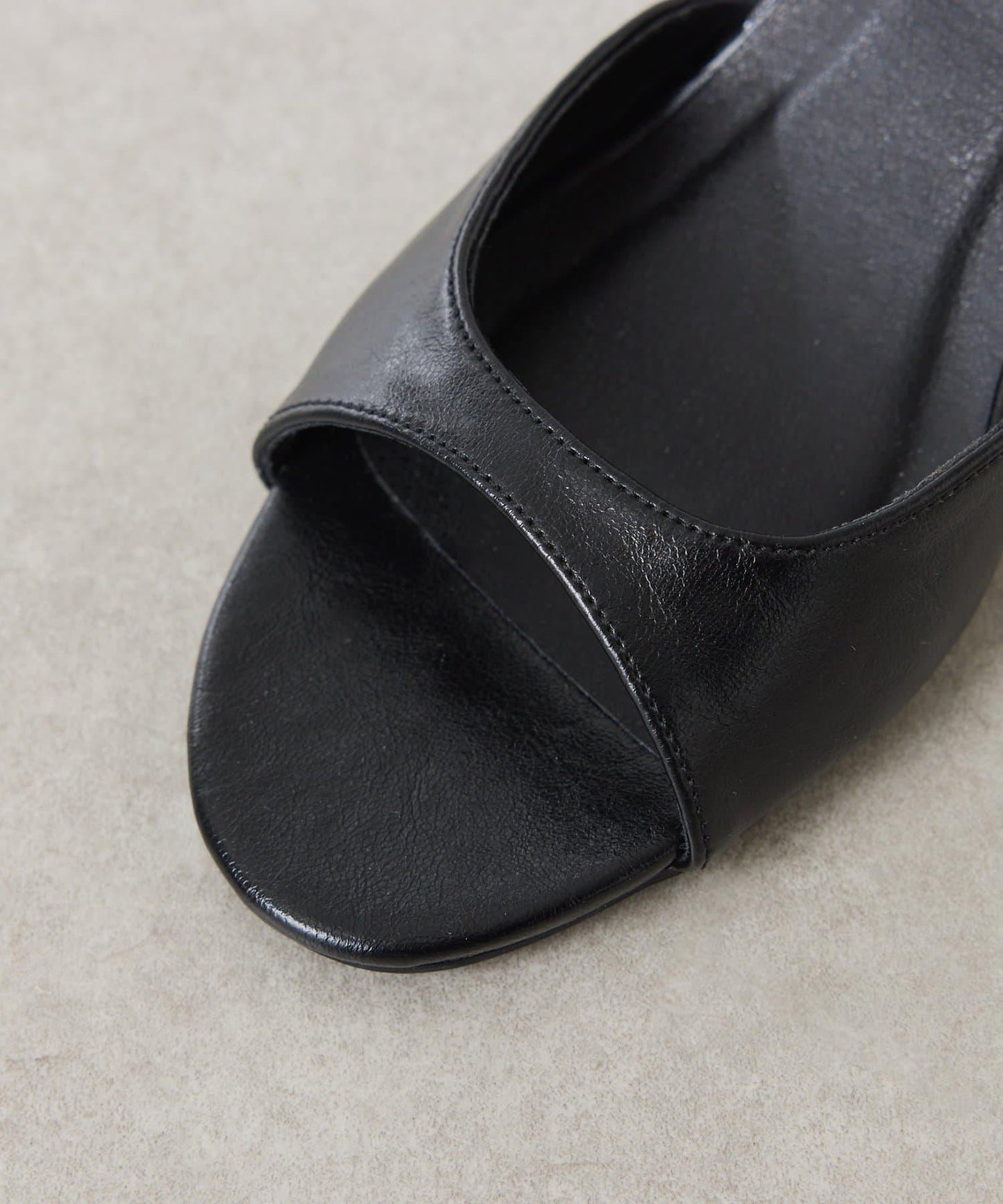 【PAPILLONNER/パピヨネ】金屬質感圓頭涼鞋