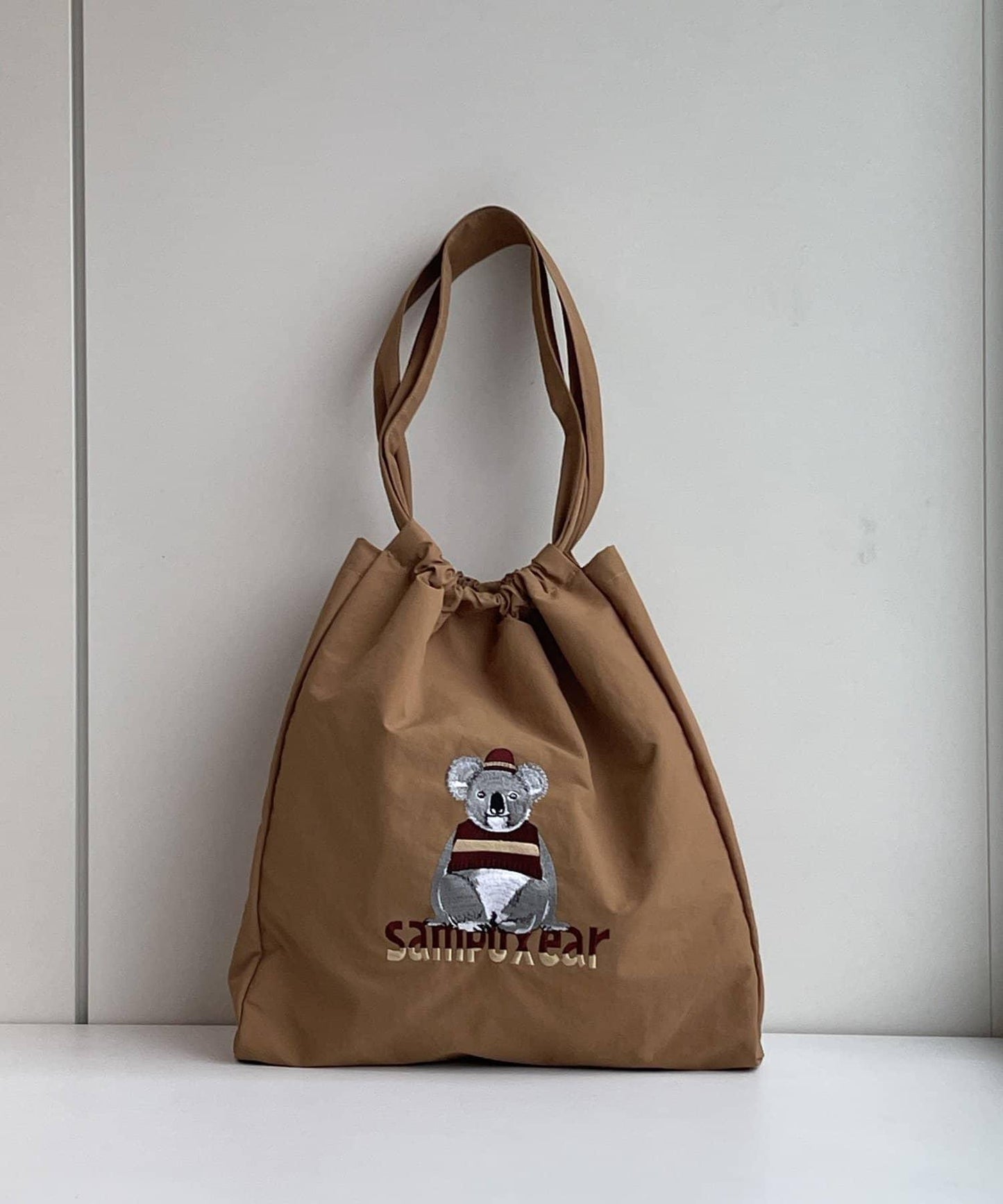 《撥水/A4尺寸適用》sampo×ear聯名刺繡托特包