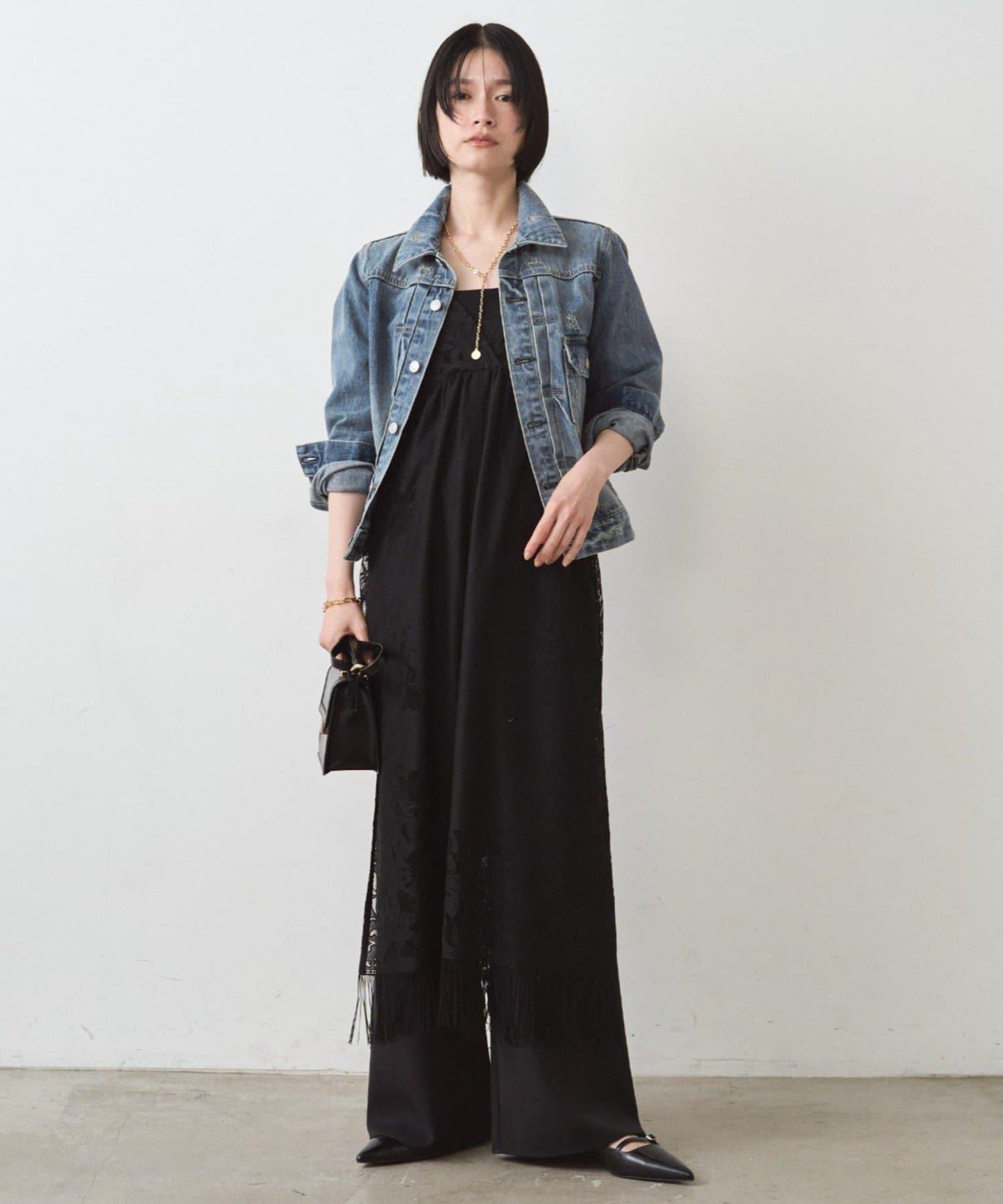 蕾絲吊帶連衣裙