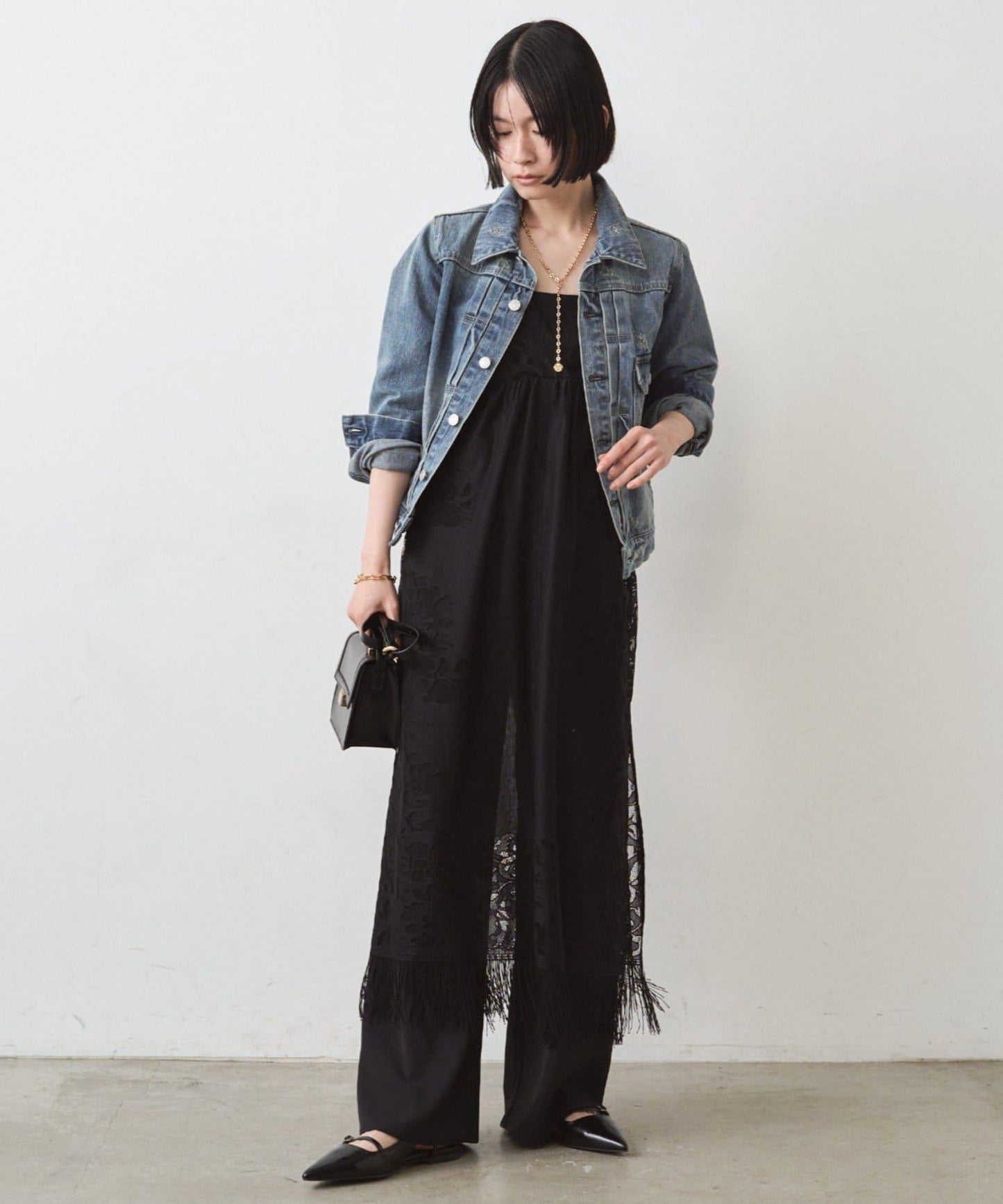 蕾絲吊帶連衣裙