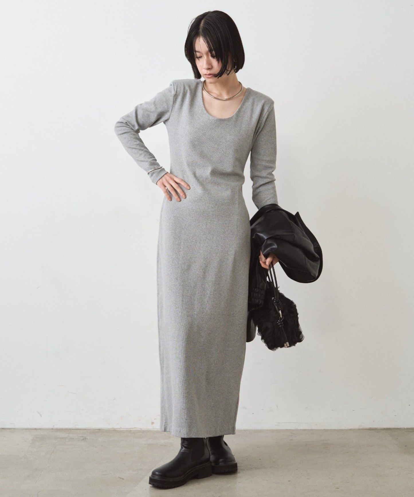 墊肩剪裁連衣裙