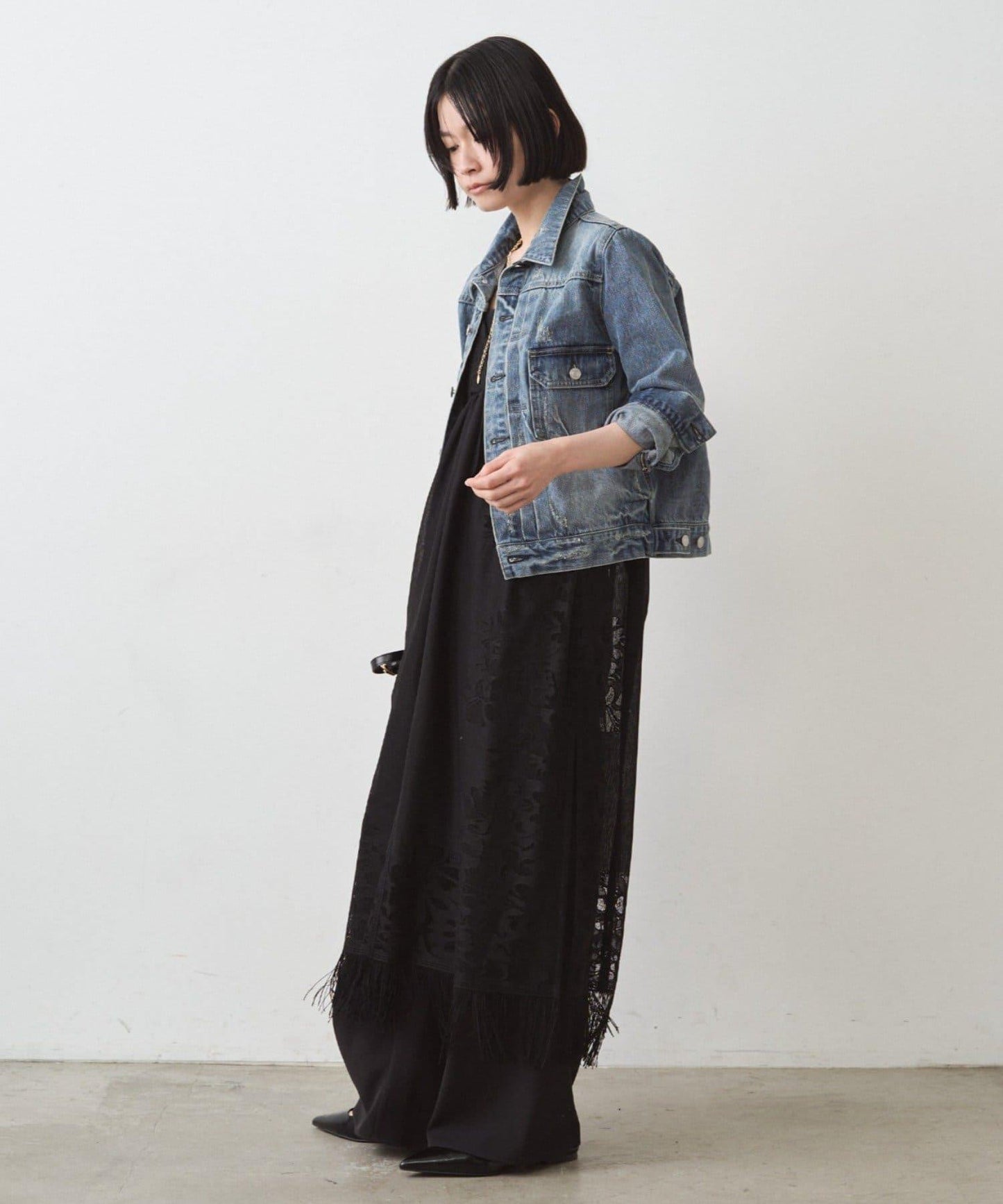 蕾絲吊帶連衣裙