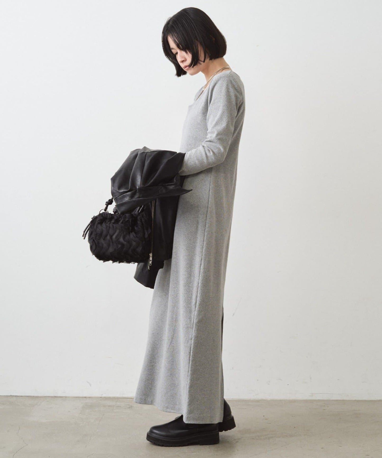 墊肩剪裁連衣裙